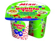 Jogurtas MIAU su braškių ir juododios arbatos skonioburbuliukais BUBBLE TEA, 3 % rieb., 140 g